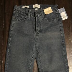Women’s Dark Denim Mid-rise 80s slim jeans. NWT